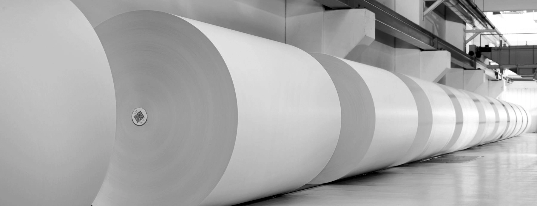 Produzione bobine carta industriale su macchina continua in cartiera